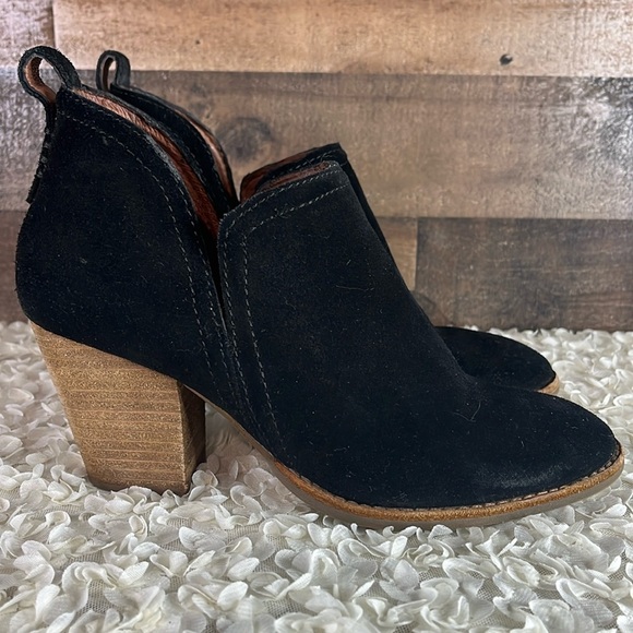 Jeffrey Campbell Shoes - Black suede Jeffrey Campbell Rosalee ankle booties size 7